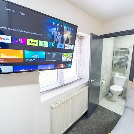 Free Parking Cosy Studios Close To City And Qe And Uob! 伯明翰 外观 照片