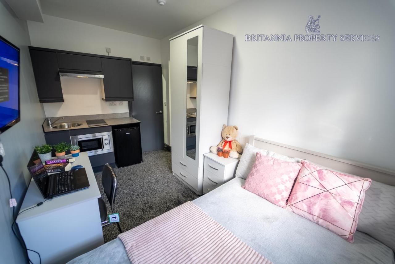 Free Parking Cosy Studios Close To City And Qe And Uob! 伯明翰 外观 照片