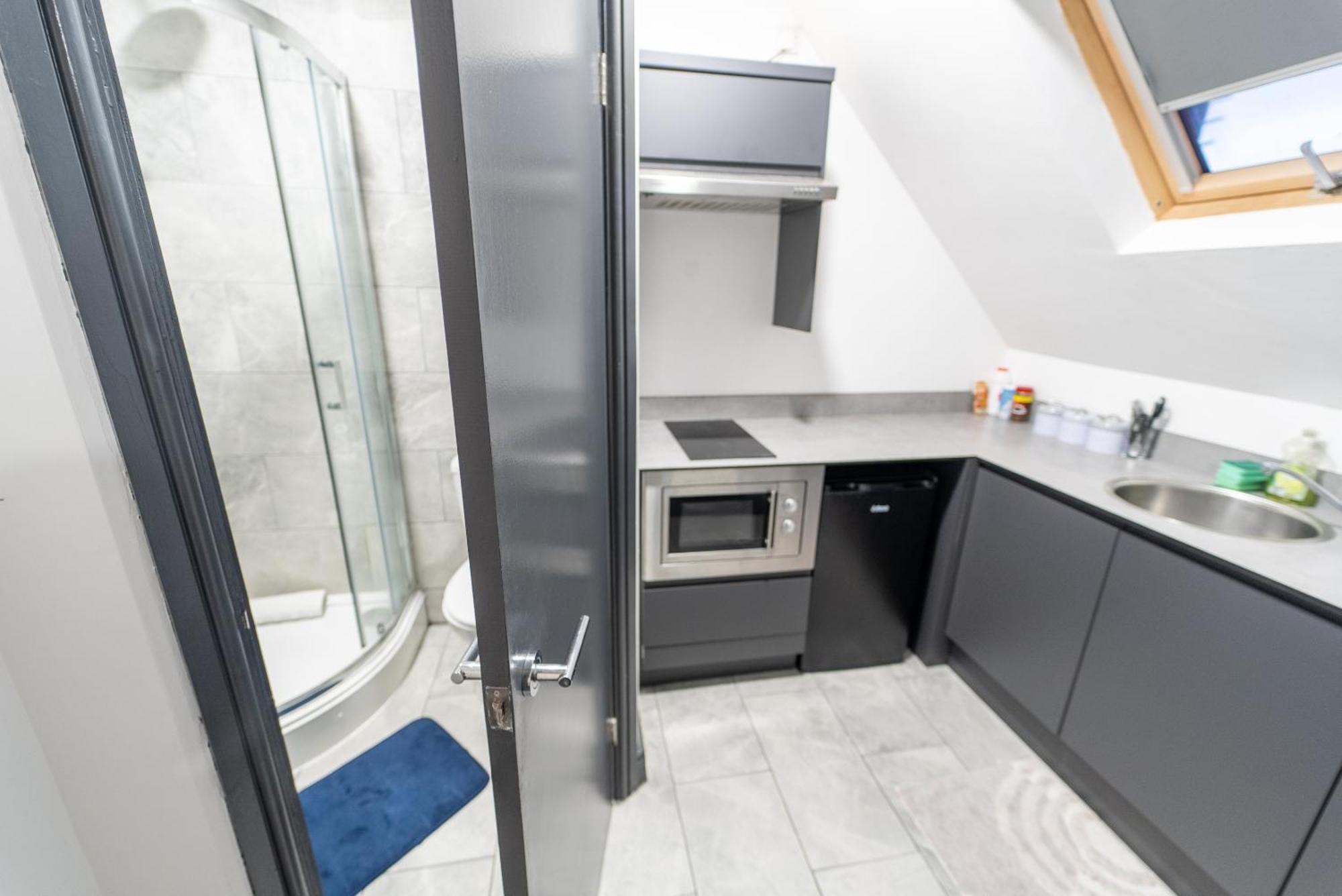 Free Parking Cosy Studios Close To City And Qe And Uob! 伯明翰 客房 照片